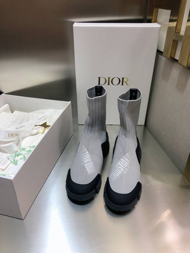 工厂价 Christian Dior 迪奥秋冬新款休闲弹力袜子靴 Cd 夜光字母logo拼色运动老爹鞋 材质:鞋面原版进口环保飞织面料 进口丝绸牛皮+牛皮注塑垫