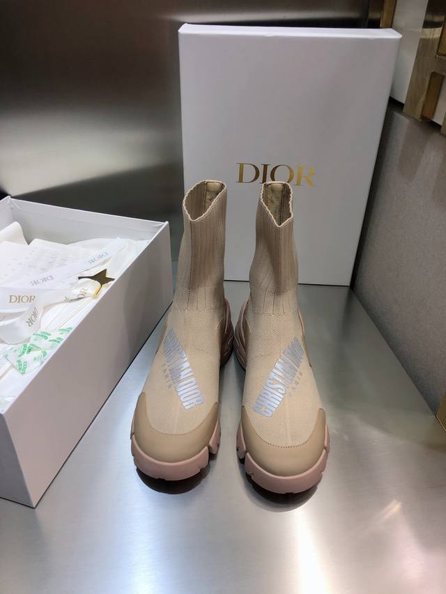 工厂价 Christian Dior 迪奥秋冬新款休闲弹力袜子靴 Cd 夜光字母logo拼色运动老爹鞋 材质:鞋面原版进口环保飞织面料 进口丝绸牛皮+牛皮注塑垫