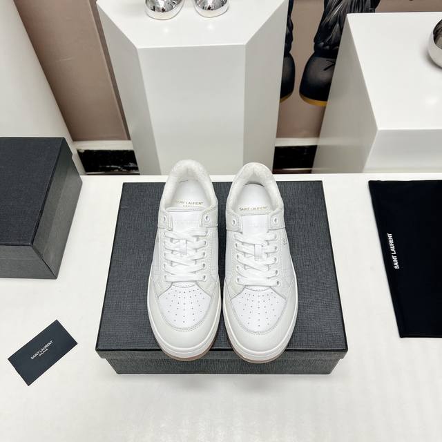 出厂:低帮 独家顶级版本 Ysl Saint Laurent 圣罗兰 Sl61春夏最新爆款休闲系列 Sl61运动低帮休闲鞋 圣罗兰 Sl61 ，原版购入 一比一