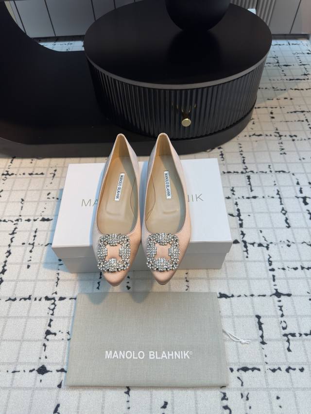 代购级别 市场唯一对版manolo Blahnik 万年不败的经典款 重金购买三个原版购入 一系列四种跟高1:1复刻定制 做到零差距。试脚 调楦 定制一年有余，