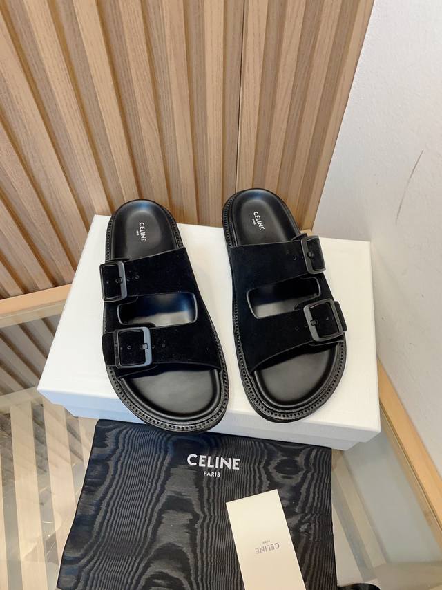 Celine 赛琳2024春夏新款包头半拖 这一季的赛琳又让我重新爱了它一次，超级爆火的一款拖鞋，近期重点之一，简约的设计搭配饰扣作为点缀整体视觉特别耐看又好搭