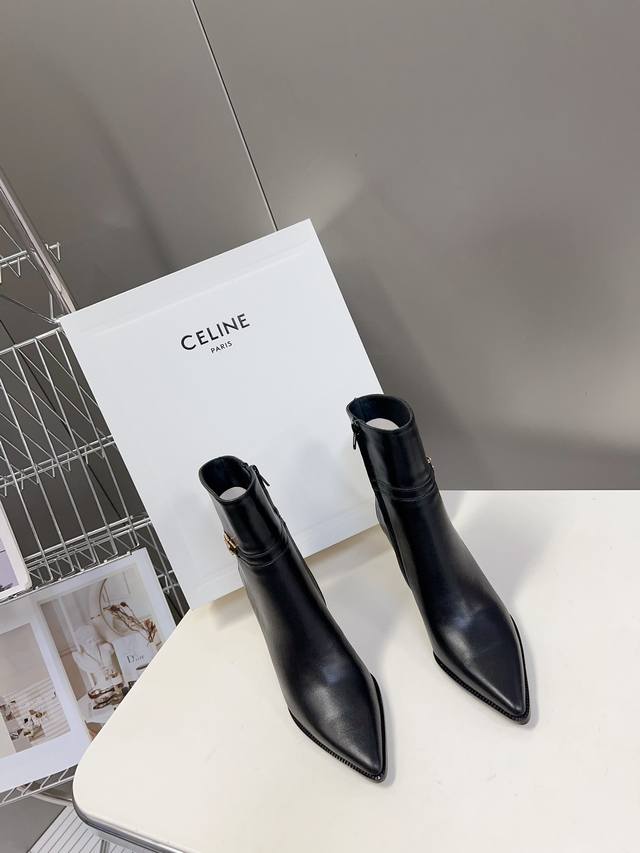 celine 思琳凯旋门尖头早秋短靴 代购级别新品 专柜主打系列！超多明星网红小姐姐上脚！简约英伦风，超级百搭王！ 材质：鞋面采用进口哑胎牛皮配纯手工缝线工艺原