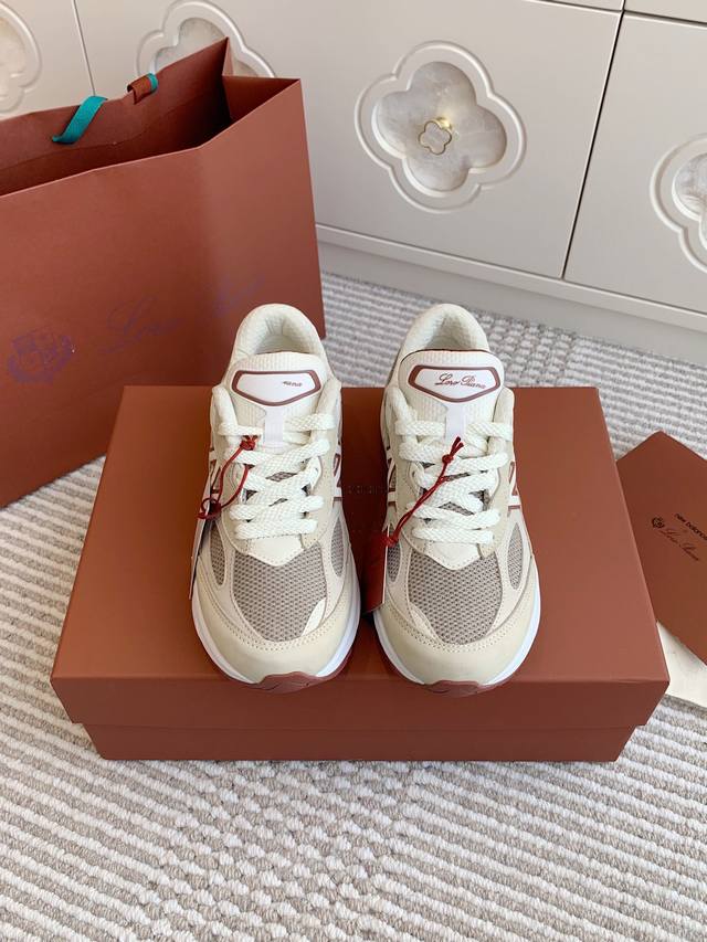 代购级 Lp X Nb，Loropiana X Newbalance 990V6联名情侣款运动鞋！ 顶奢联名宝藏运动鞋，颜值拉满，舒适度没得说，材质更是超顶，原