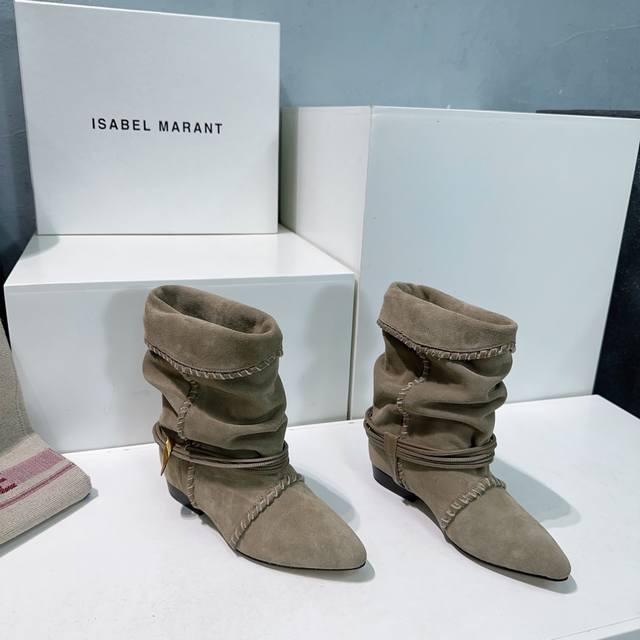 高品质出厂 ！顶级品质伊莎贝尔isabel Marant24Ss秋冬走秀款堆堆靴复古平跟短靴！ 一年四季都可以穿的靴子来了，一双封神的复古靴 简约复古设计，关键