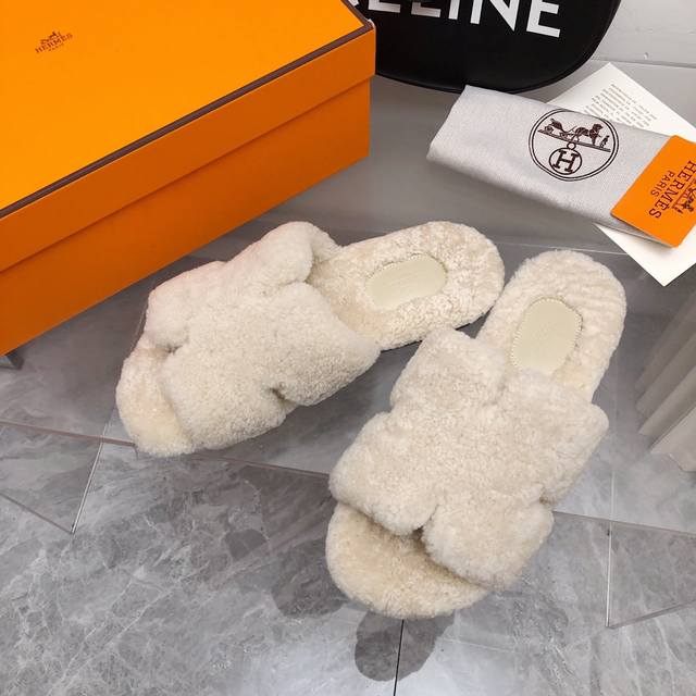 -女 男 Hermes Fw24 New Arrival～ H家2024秋冬 情侣款毛拖 皮毛一体卷糕羊毛材质，超nice 版型是男款h拖衍生过来的，鞋型微宽一