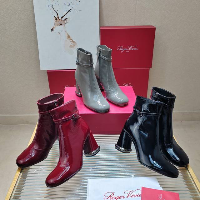 Roger Vivier 224 罗杰维维亚秋冬新款dorsay裸靴系列，一眼被惊艳到仙女们确定不拿下这款绝美裸靴吗气场妥妥的安排上夏日搭配各种小裙子不要太美咧