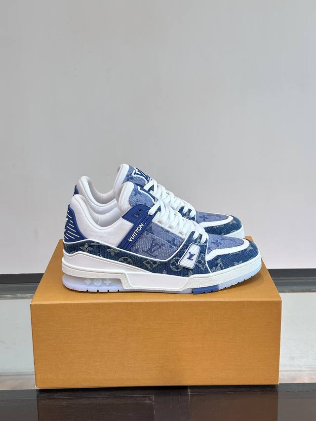 Ouis *Uitto* 顶级洗水出货！奢品 Trainer休闲运动鞋 本款运动鞋选用 Damier 粒面牛皮革，临摹 Damier 帆布的两式经典纹理，令鞋面