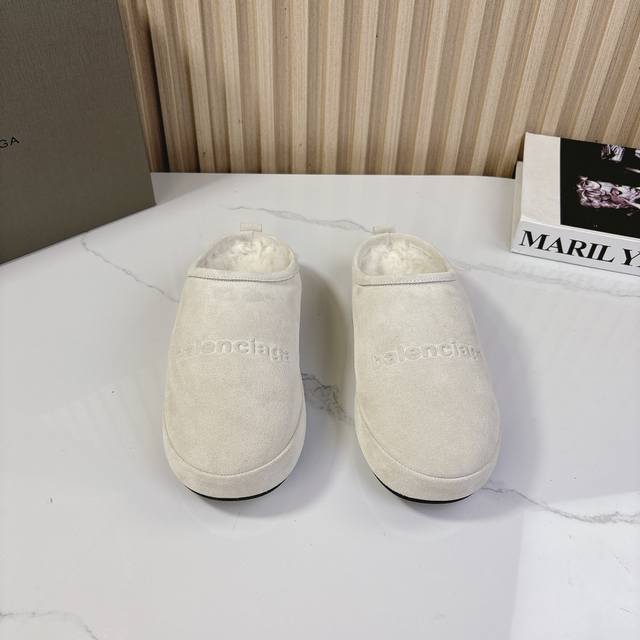 Balenciaga Ss24 New Arrival～ 巴黎世家2024秋冬新品秀款毛拖时髦精穿搭必备单品 Demna独有的审美和理念简直就是反时尚的叛逆者，