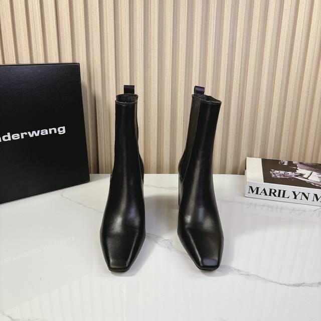 alexanderwang.｜亚历山大王秋冬季新品绝美神仙美靴 _______________________________ 超显腿长，稳赢！御姐风！不俗不素