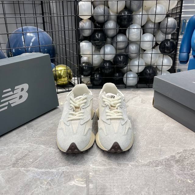 出厂 New Balance Ms327公司级 复古休闲运动慢跑鞋 完美清洁度 全新 New Balance 327 系列，以更纯粹的复古风格设计打造的全新造型