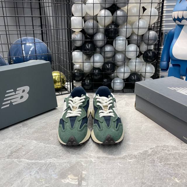 出厂 New Balance Ms327公司级 复古休闲运动慢跑鞋 完美清洁度 全新 New Balance 327 系列，以更纯粹的复古风格设计打造的全新造型