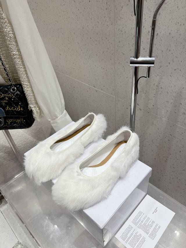 代购级别 Maison Margiela 玛吉拉mm6家tabi分趾鞋毛毛鞋2024独家新品最高版本买手代购1:1完美复刻 分趾单鞋 原版开模双层真皮鞋底 原版