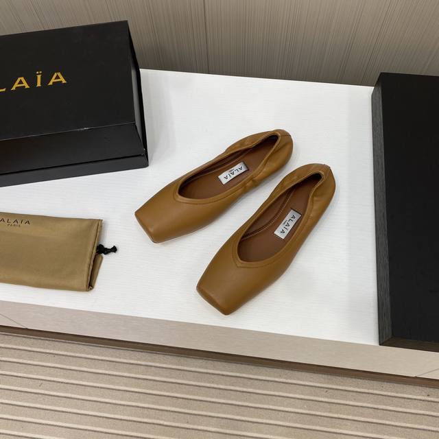 出厂价 顶级品质 Alaia 新款网面半拖平底凉鞋单鞋 原版购入法国一线奢侈品牌alaia 阿莱亚24Ss法式仙女芭蕾舞平底跳舞鞋，Alaia品牌源自其创始人，