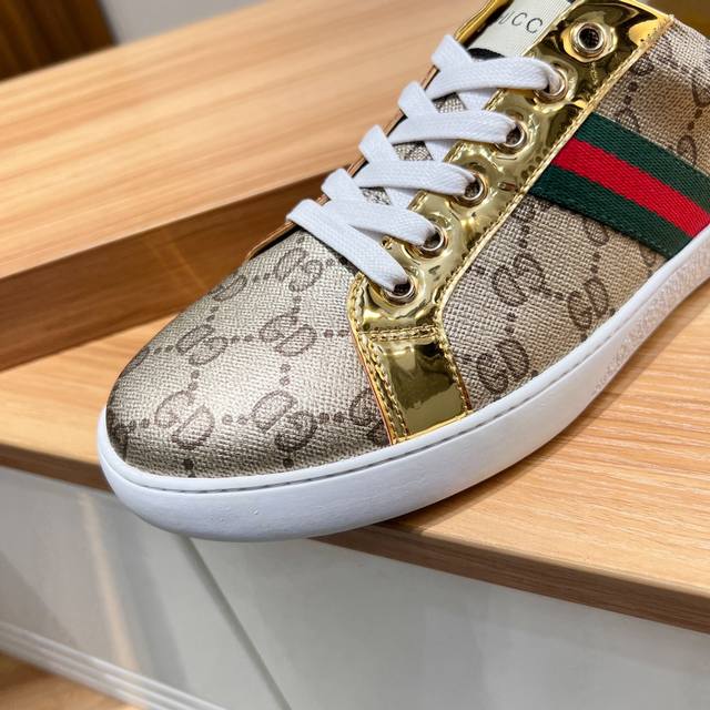 品牌gucci，古奇官方旗舰店高端休闲鞋～四季潮鞋 专柜品质，古奇1:1高端品质，鞋面:进口牛皮、全真透气羊里 拒绝掉色 时尚懒人商务风设计，休闲乐福款，跑步鞋