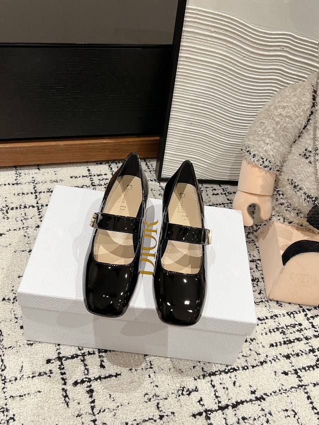 顶级品质 Miss Dior Fw24 New Arrival～ D家24秋冬迪奥小姐 精致玛丽珍新品 Missdior 五金扣件，好精致啊，小方头时髦复古！整