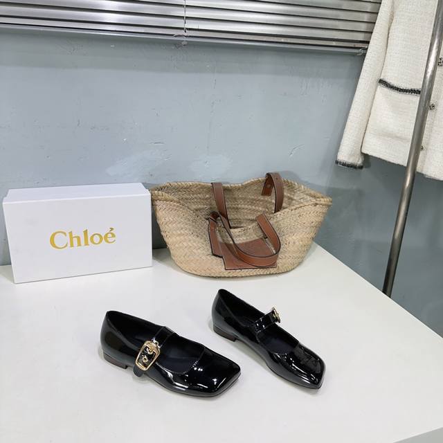 高品质出厂 ！小众潮牌chloe 蔻依25春夏新款扣带玛丽珍平底单鞋！ 爆款单鞋，上脚很美。 设计理念源于芭蕾舞鞋 动感而柔美～从柔和的粉彩+加上复古的80年代