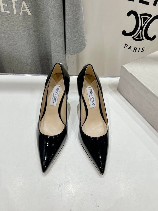 高版本出厂 Jimmy Choo*｜Jc 吉米周2025Ss春夏新款简约尖头漆皮高跟鞋单鞋 原版套楦，完美的线条，简约大气上脚显气质粗跟舒适百搭，还能拉长双腿显