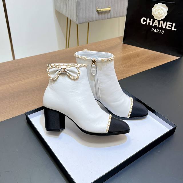 顶级版本 Chanel小香链条侧蝴蝶结高跟短靴、马丁靴 Chanel2024新款短靴真的是看不腻，简单大方，拥有香家优雅名媛气质，超级耐看，越穿越香的香奈儿，笔