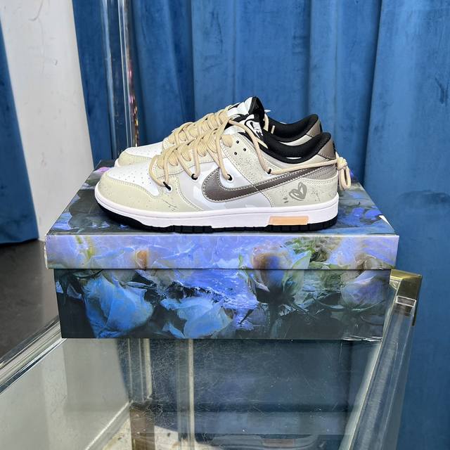 新配色 高端顶级优势货源 Nike Sb Dunk Low复古休闲板鞋 Size: 36-46 带半码