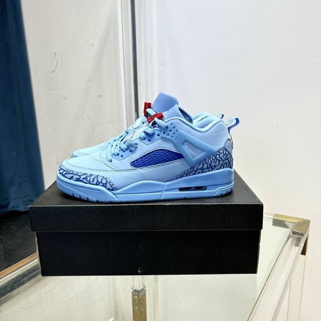 顶级版本 Air Jordan 3.5 Spizike Low 龙年限定 鞋身整体以白色皮革打造，加入酒红色点缀，融合了air Jordan 3的大底和爆裂纹元