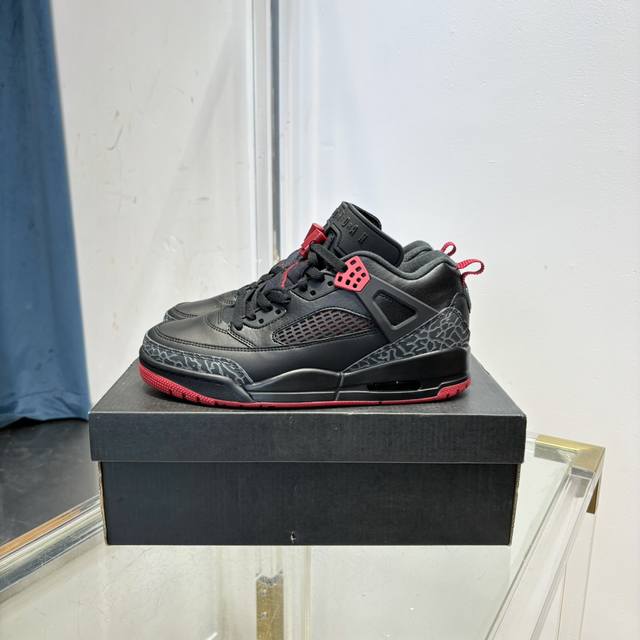 顶级版本 Air Jordan 3.5 Spizike Low 龙年限定 鞋身整体以白色皮革打造，加入酒红色点缀，融合了air Jordan 3的大底和爆裂纹元