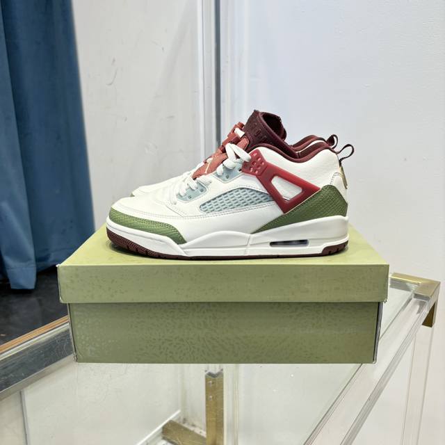 顶级版本 Air Jordan 3.5 Spizike Low 龙年限定 鞋身整体以白色皮革打造，加入酒红色点缀，融合了air Jordan 3的大底和爆裂纹元