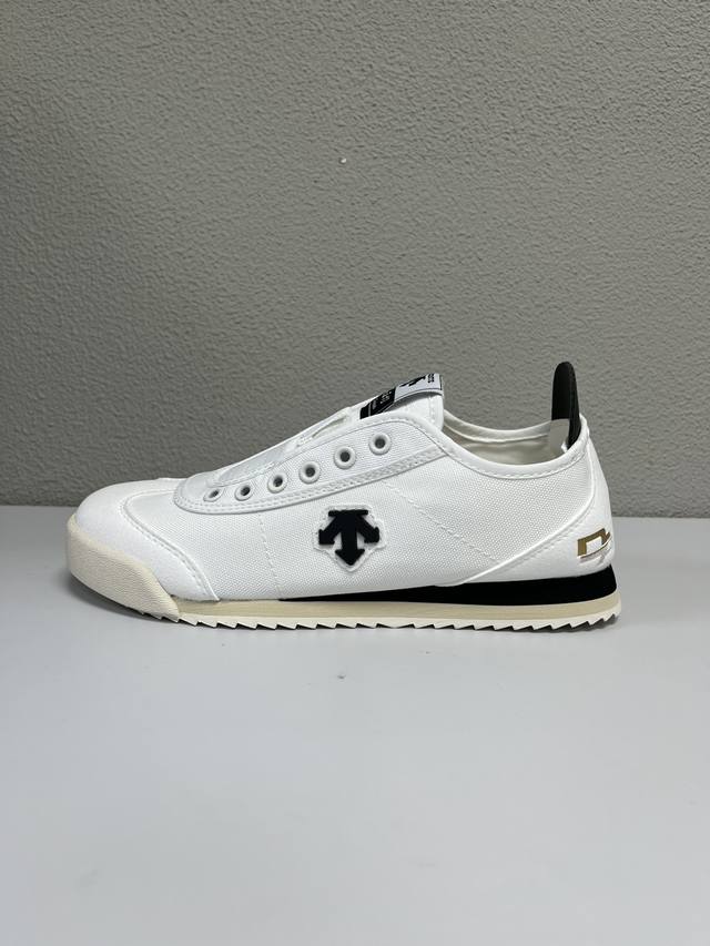 迪桑特descente Chron 帆布 舒适百搭 轻便 低帮 生活休闲鞋 男款 黑白色 Size：36 36.5 37.5 38 38.5 39 40 40.