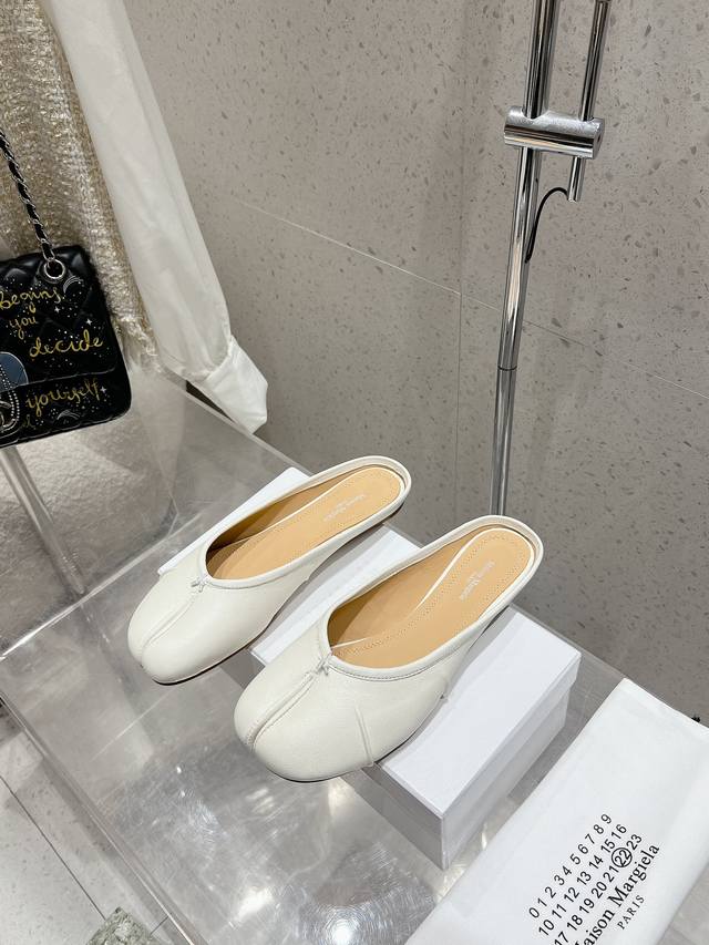 Maison Margiela｜马吉拉mm6 24Ss初夏新品皱褶分趾芭蕾舞鞋 时髦精必入 太太太百搭啦 夏天搭配各种凹造型必备 非常出片！ 定制混种小羊皮水染