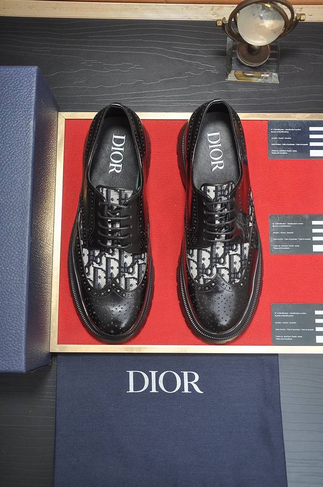 价 Dior 迪奥 官网全球首发 男鞋高端品牌 最新力作：意大利进口原版专用牛皮+牛皮内里原版包头橡胶大底 柔软舒适，让行走更加便捷舒适！尺码:38-44 45