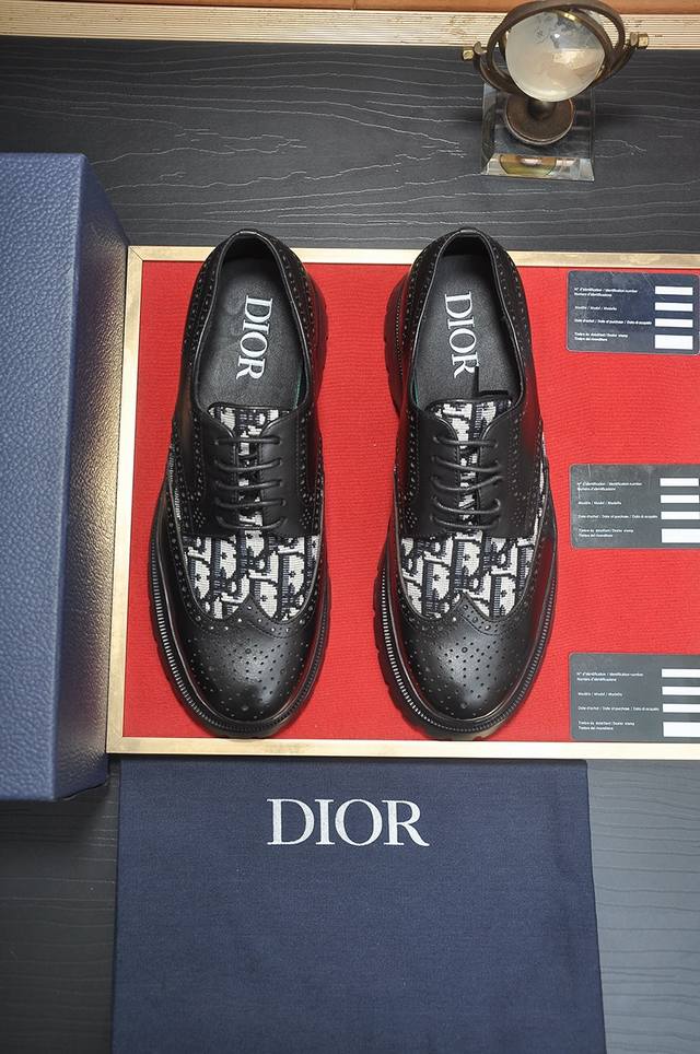 价 Dior 迪奥 官网全球首发 男鞋高端品牌 最新力作：意大利进口原版专用牛皮+牛皮内里原版包头橡胶大底 柔软舒适，让行走更加便捷舒适！尺码:38-44 45