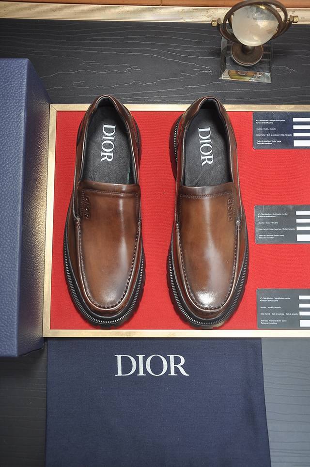 价 Dior 迪奥 官网全球首发 男鞋高端品牌 最新力作：意大利进口原版专用牛皮+牛皮内里原版包头橡胶大底 柔软舒适，让行走更加便捷舒适！尺码:38-44 45