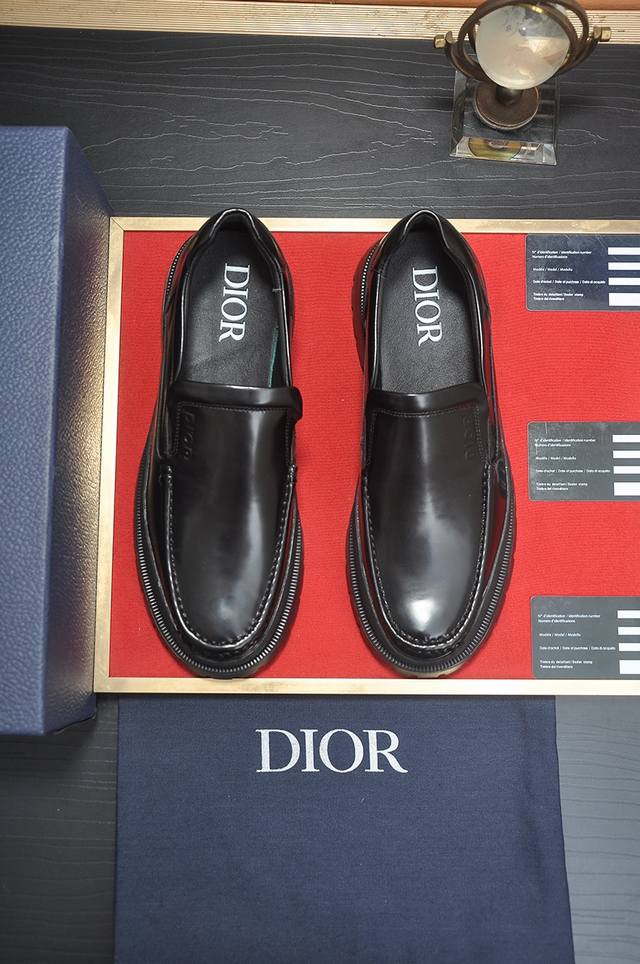 价 Dior 迪奥 官网全球首发 男鞋高端品牌 最新力作：意大利进口原版专用牛皮+牛皮内里原版包头橡胶大底 柔软舒适，让行走更加便捷舒适！尺码:38-44 45