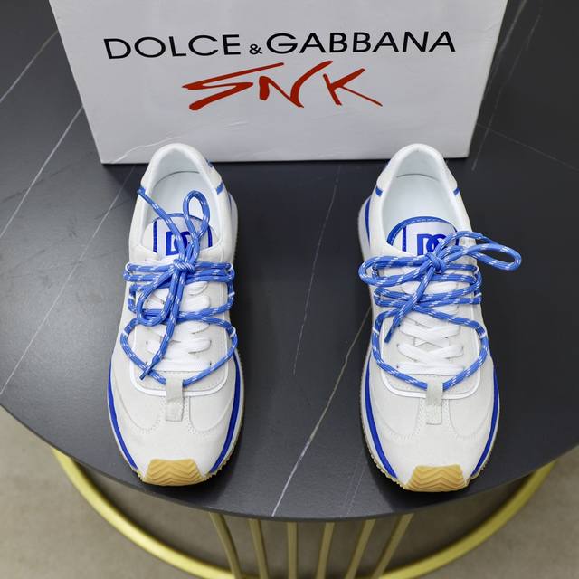 新品dolce&Gabbanadg男士运动休闲鞋。 原版进口多种材质拼接设计舒适透气内里 原版tpr弹力大底。 Size：38-44 45、46可定制