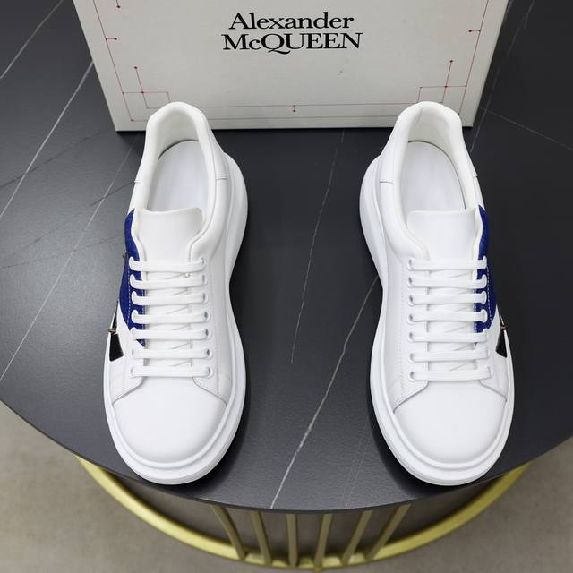 Alexander Mcqueen 麦昆经典明星爆款百搭小白鞋，原版大底！新色不断更新 面料：定制原版进口意大利丝绸牛皮 内里：进口羊皮内里 垫脚 大底：原版耐