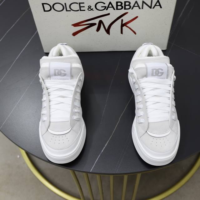 高端版本 高质量 品牌大底dolce & Gabbana 2024新款 顶级版本 高端质量 独家精工定制上市 凸dg点缀绝美奢华闪耀 精湛的做工 众多人至爱 完