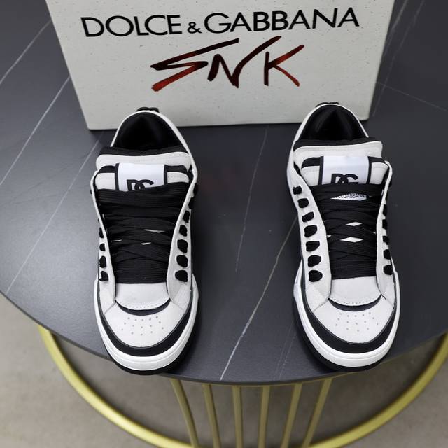 高端版本 高质量 品牌大底dolce & Gabbana 2024新款 顶级版本 高端质量 独家精工定制上市 凸dg点缀绝美奢华闪耀 精湛的做工 众多人至爱 完