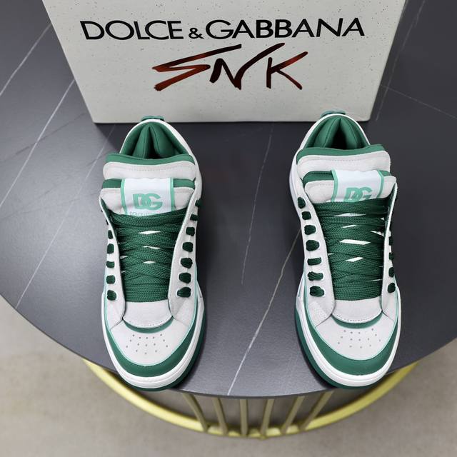 高端版本 高质量 品牌大底dolce & Gabbana 2024新款 顶级版本 高端质量 独家精工定制上市 凸dg点缀绝美奢华闪耀 精湛的做工 众多人至爱 完