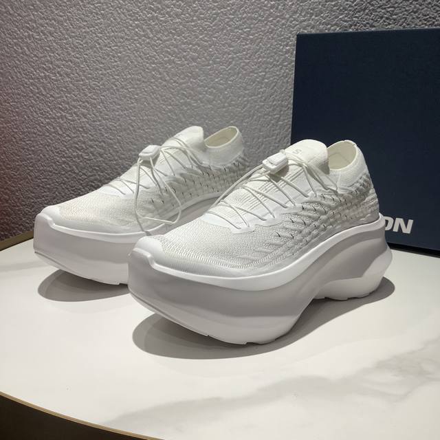 Cdg X Salomon萨洛蒙新款 厚底增高黑白休闲鞋小白鞋 复刻工艺 顶级品质 进口订制高密度飞织网面 超轻原版大底 码数：35-39 40定做不退换 原装