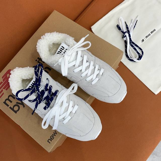 秋冬超爆款 顶级版本 Miumiu X New Balance 联名款nb运动鞋 Miu Miu 缪缪大秀上爆出的这双与new Balance 新百伦联名款运动