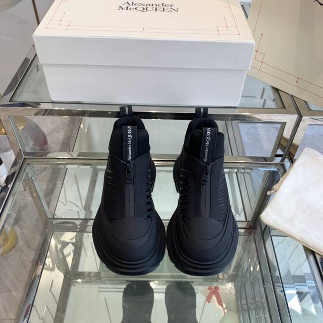 男40Alexander Mcqueen 麦昆早春新款厚底运动鞋原版1:1开发 大底原版开膜tpu底，面料丝绸牛皮 羊皮内里 码数：35-44