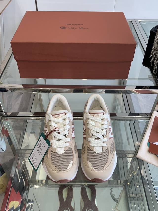 loro Piana 诺悠翩雅 2024Ss新款 Lp X Nb联名款990V6系列情侣款跑鞋休闲运动鞋 Lp纽巴伦联名合作限量版 火爆全网 专柜一鞋难求！众多