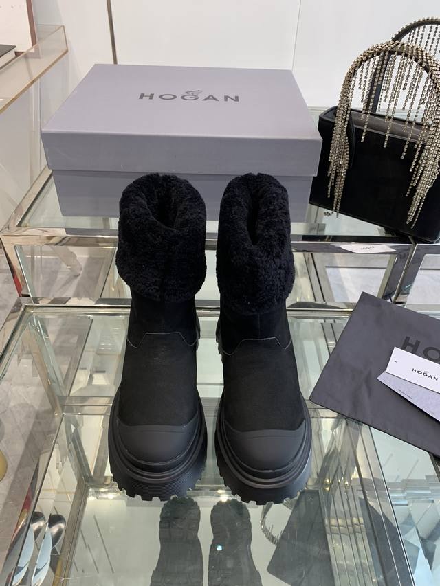 hogan 霍根 24Ss 秋冬新款 羊毛雪地靴 保暖舒适度满分，冬天出门的安全感是雪地靴给的，厚底增高显腿细，秋冬必备，个性包头设计 造型独特不撞款，翻毛设计