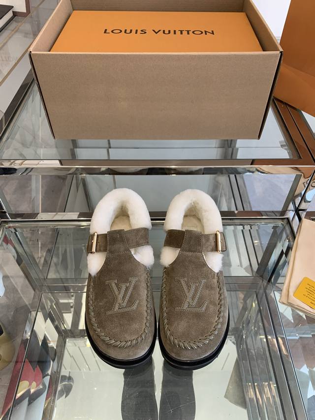 顶级版本 Lv Fw 24 New Arrival～24Ss秋冬可爱毛毛鞋，勃肯鞋型体，玛丽珍t待设计 把时髦想要的元素融为一体！ 鞋面用皮条纯手工缝制，彰显手