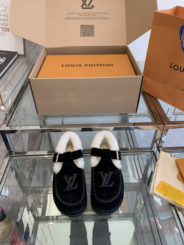 顶级版本 Lv Fw 24 New Arrival～24Ss秋冬可爱毛毛鞋，勃肯鞋型体，玛丽珍t待设计 把时髦想要的元素融为一体！ 鞋面用皮条纯手工缝制，彰显手