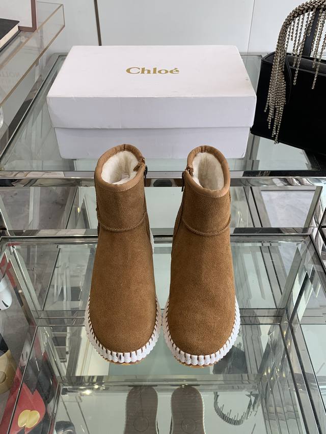 chloe 蔻洛依 24Ss专柜同步上市新款雪地靴 多色多款，这款面料使用进口牛反绒，内里，真羊毛，质感清爽透气不焖脚 时尚简约范儿 女神都爱 美翻啦 ，5.C