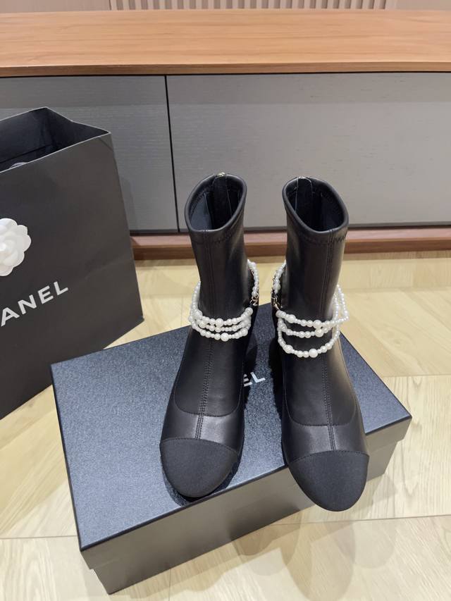 顶级版本 Chanel**24Fw新款珍珠链坠短靴 弹力羊皮贴莱卡真皮底 Size35 36 37 38 39 定40 41 不退换