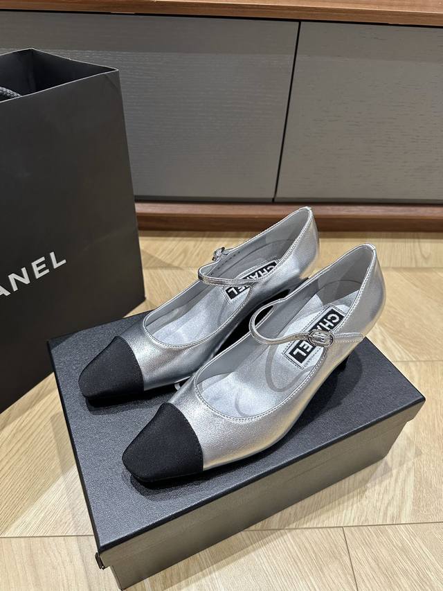 顶级版本 Chanel**24P小银鞋高跟款 金属羊皮面羊里真皮底 Size35 36 37 38 39 订40.41.不退换