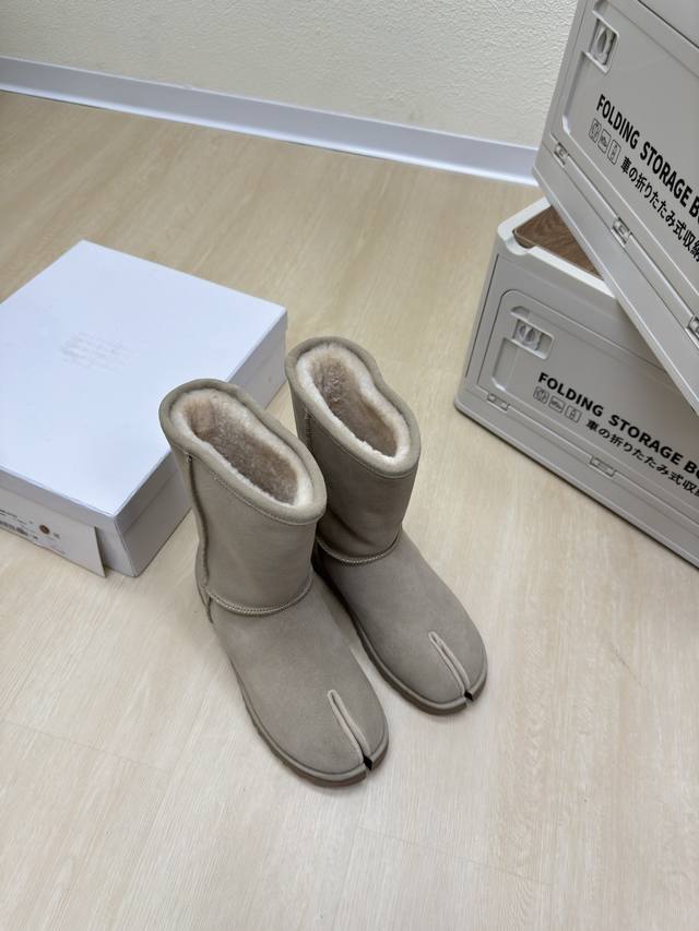 分趾 雪地靴 Mm6 Maison Margiela 反绒牛皮 羊毛内里 时尚个性分趾牛仔靴 炒鸡减龄 大热时尚风格 杏色 Mm6 Maison Margiel