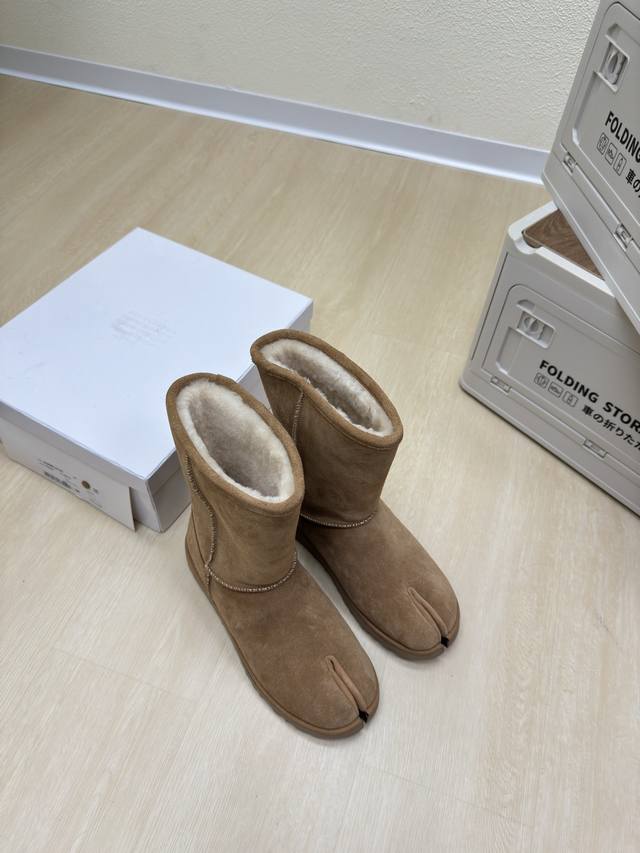 分趾 雪地靴 Mm6 Maison Margiela 反绒牛皮 羊毛内里 时尚个性分趾牛仔靴 炒鸡减龄 大热时尚风格 棕色 Mm6 Maison Margiel