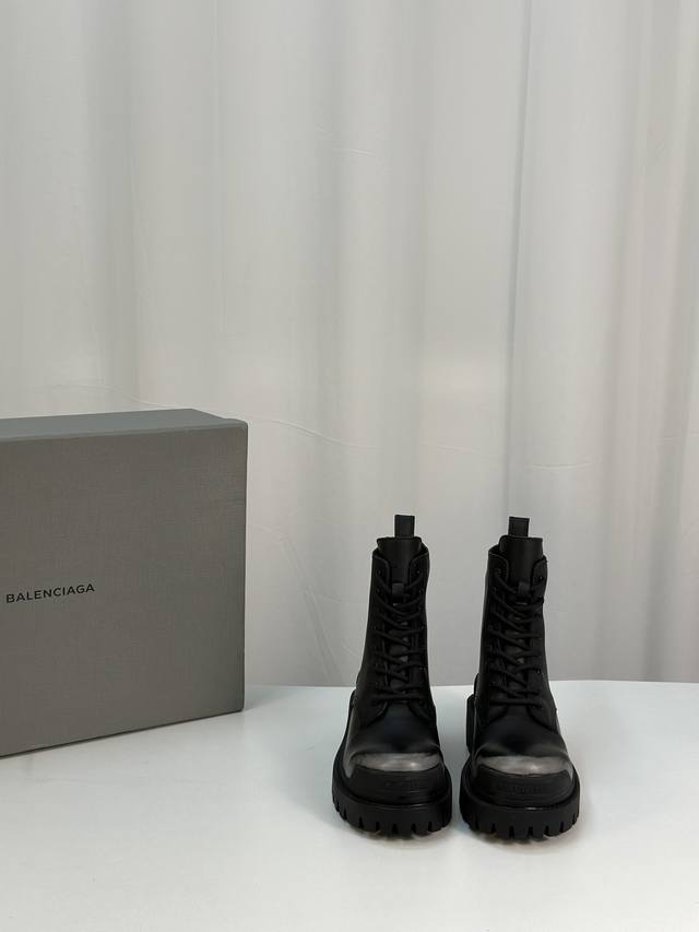 代购级出厂 Balenciaga 巴黎世家 24Ss 秋冬新款系带马丁靴 复古擦色做旧松糕厚底短靴！ 看着硬朗 但上脚舒适 个性帅气的的同时 不失舒适感 擦色做